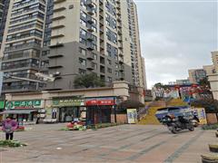 万科城小区大门口品牌便利店转让，带口粮证